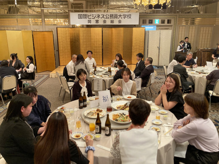 総会終了後、懇親会が始まりました。